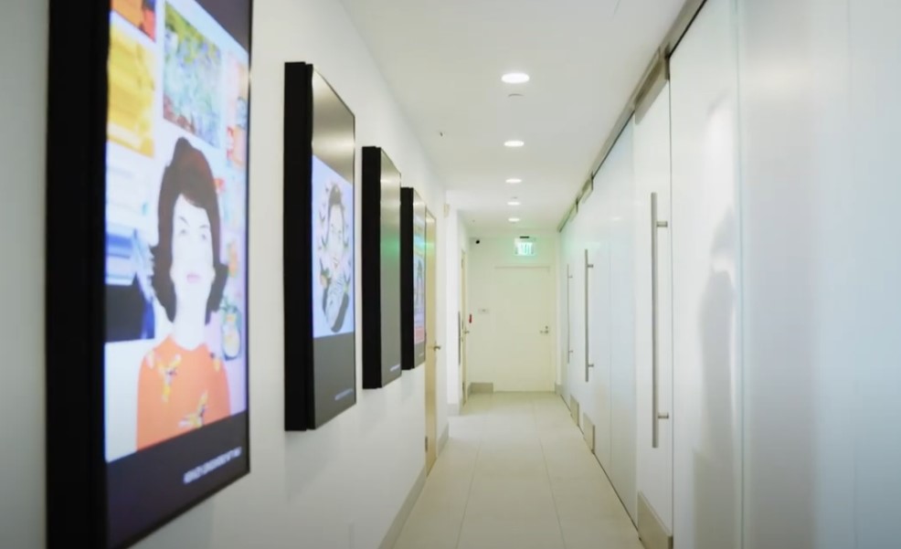 Sykes Plastic Surgery hallway view